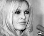 Brigitte Bardot, ícone fashion do dia.