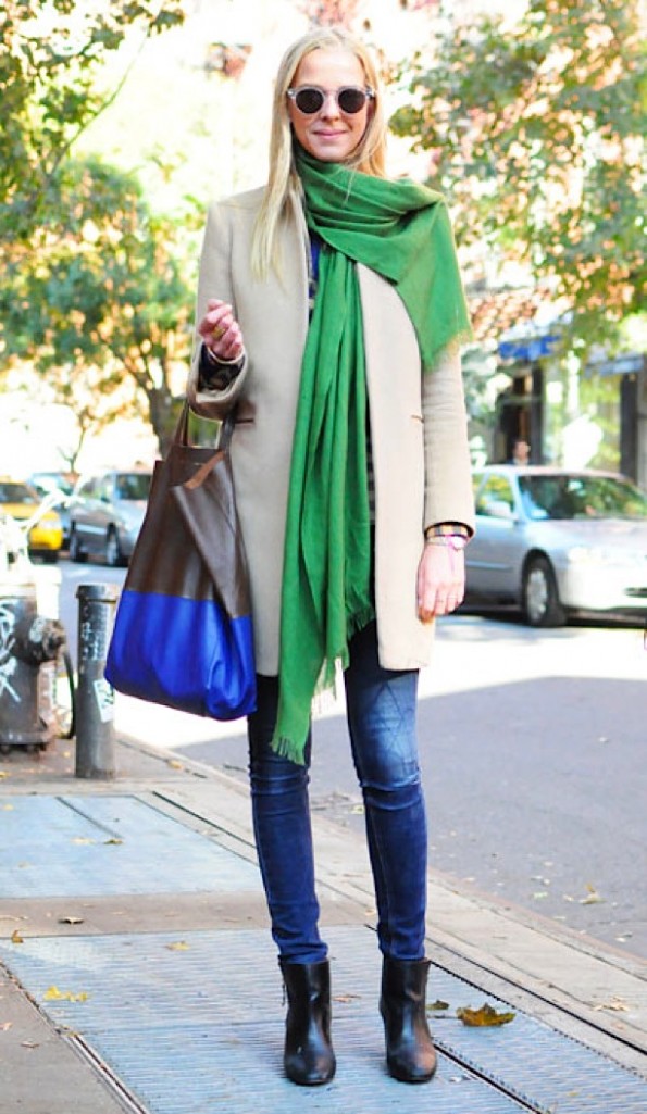 ELLE-STREET-CHIC-STREET-STYLE-BRIGHT-GREEN-SCARF-COLOR-BLACK-TOTE-ROUND-SUNGLASSES-2