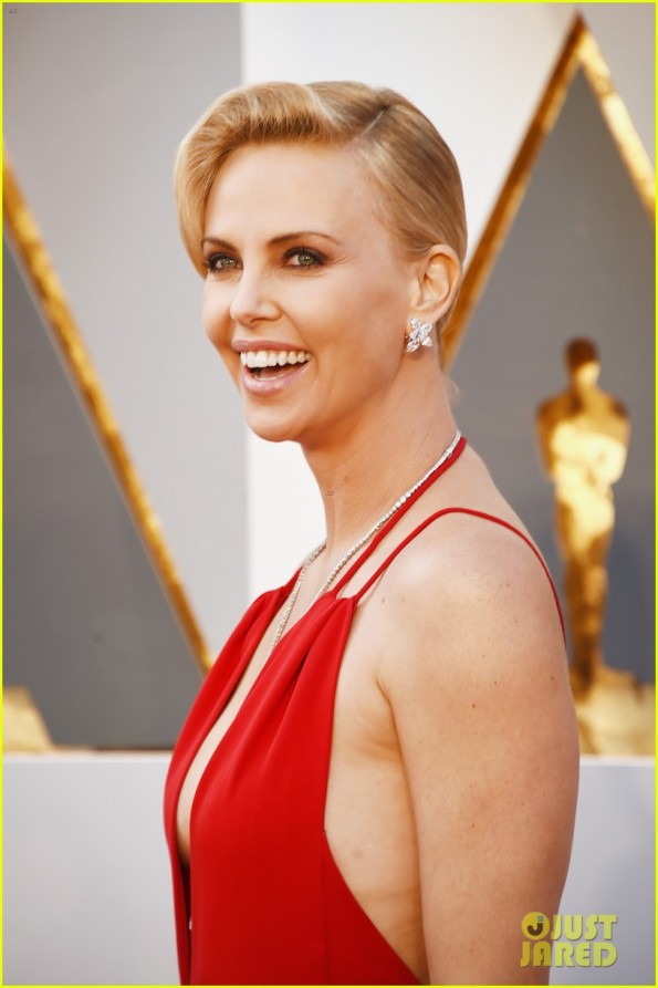 HOLLYWOOD, CA - FEBRUARY 28: Actress Charlize Theron attends the 88th Annual Academy Awards at Hollywood & Highland Center on February 28, 2016 in Hollywood, California. (Photo by Jason Merritt/Getty Images)